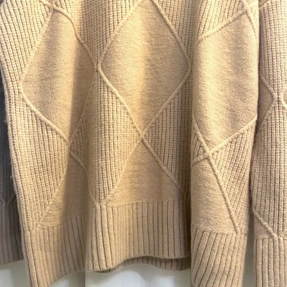 Women’s Main Strip Heavy Turtle Neck Sweater Size Medium